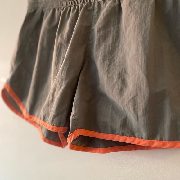 3/$25 ♻️ Columbia Grey/Pink Trim Nylon Shorts Small - Picture 4 of 6